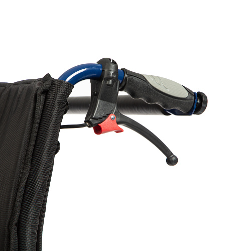 Ручки для сопровождающего лица, оснащенные тормозом с возможностью фиксации положения